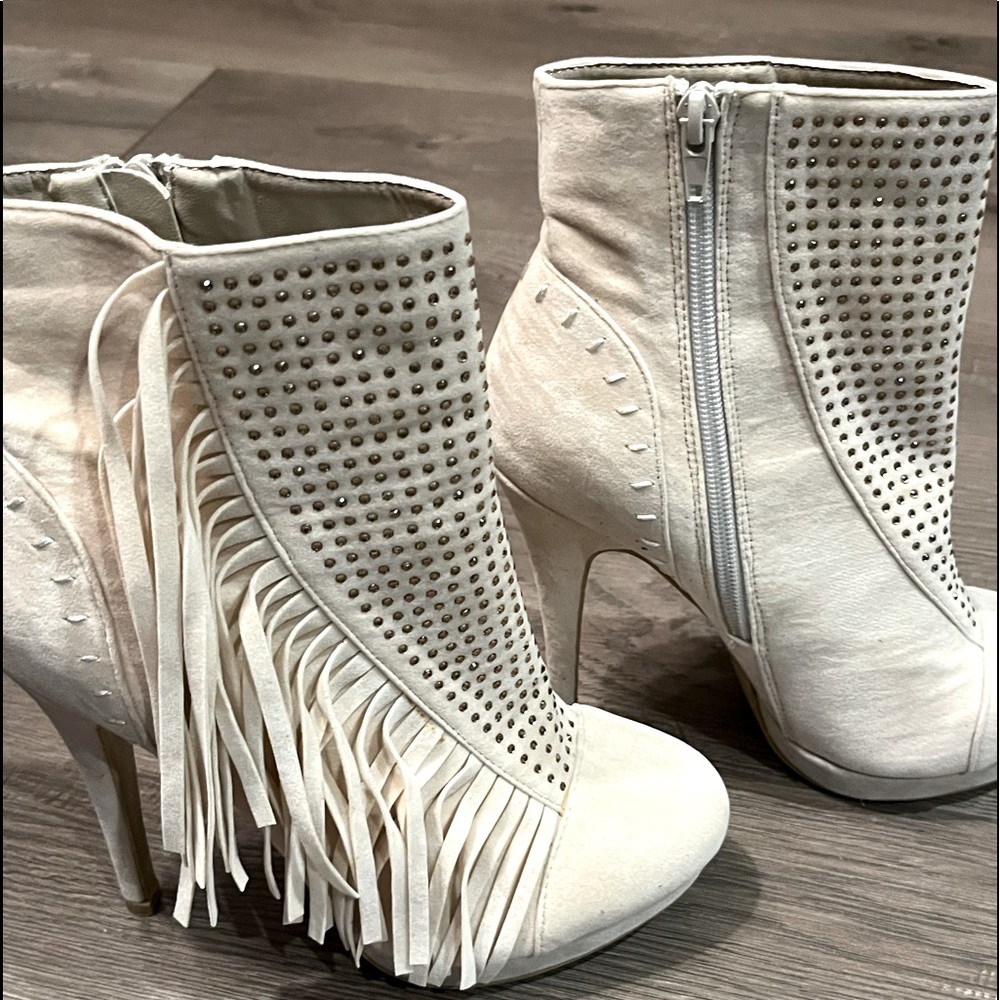 New ankle boots without box